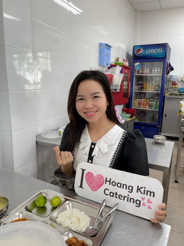 Hình ảnh khách hàng - Suất Ăn Công Nghiệp Hoàng Kim - Công Ty TNHH Một Thành Viên Suất Ăn Công Nghiệp Hoàng Kim